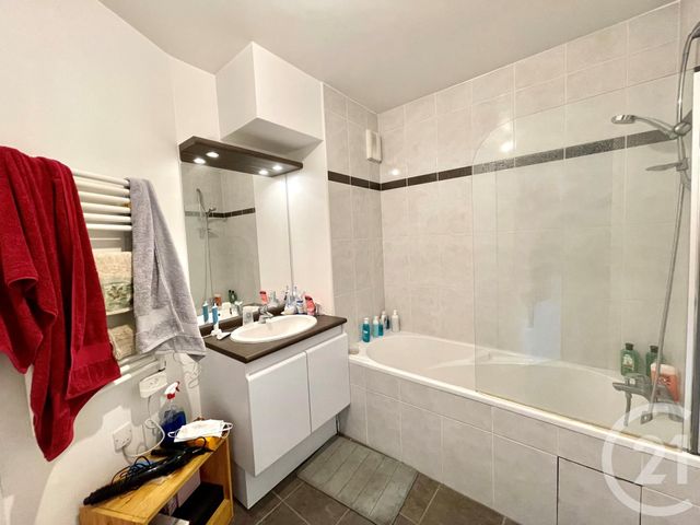 Afficher la photo en grand Appartement F3 à vendre - 3 pièces - 62.9 m2 - HERBLAY - 95 - ILE-DE-FRANCE - Century 21 Sinval